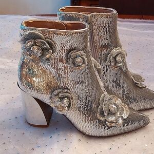 Betsy Johnson boots 6.5 NWT
